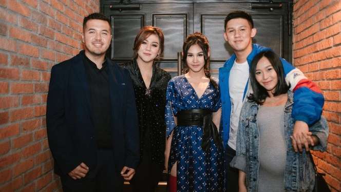 Akur dan Kompak Banget! Potret Kebersamaan Artis & Saudaranya