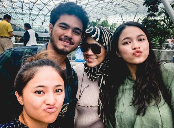 Akur dan Kompak Banget! Potret Kebersamaan Artis & Saudaranya