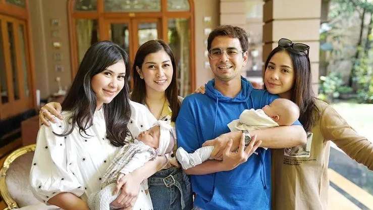 Akur dan Kompak Banget! Potret Kebersamaan Artis & Saudaranya