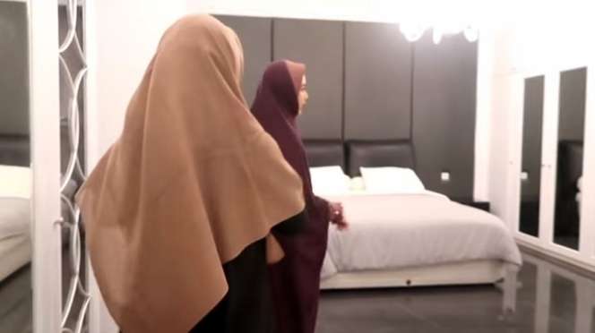 5 Potret Rumah Oki Setiana Dewi, Ada Jalan Buat Keranda Mayat