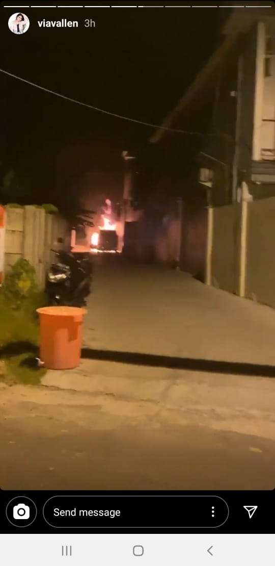 Ngeri! Deretan Potret Alphard Via Vallen Hangus Dibakar Orang