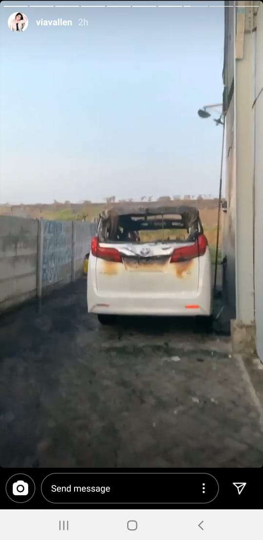 Ngeri! Deretan Potret Alphard Via Vallen Hangus Dibakar Orang