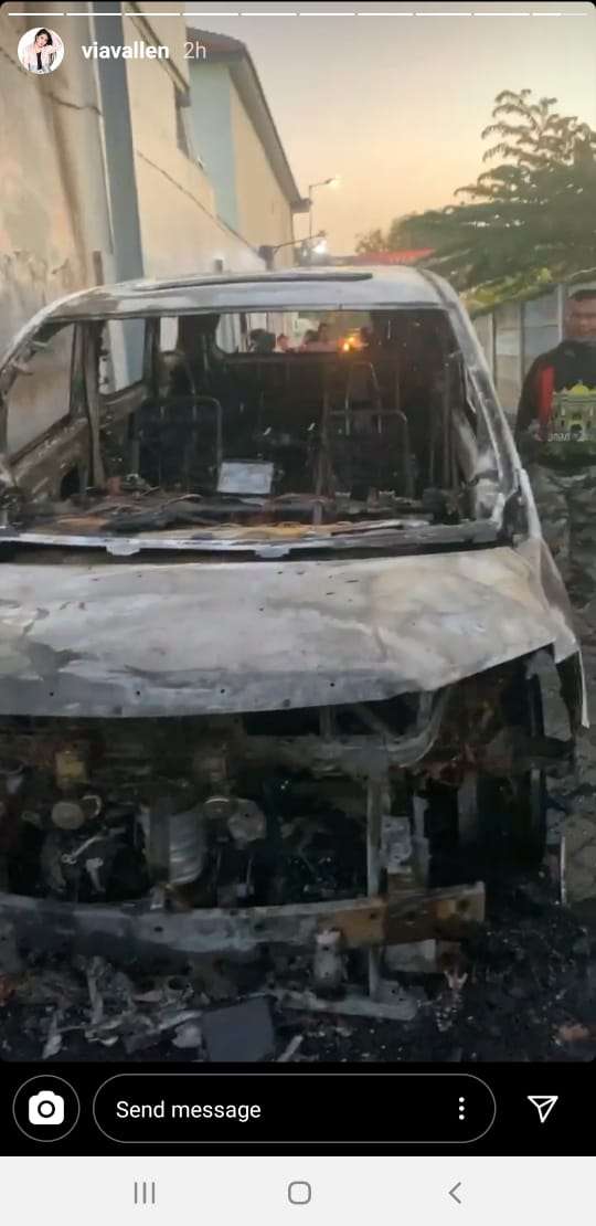 Ngeri! Deretan Potret Alphard Via Vallen Hangus Dibakar Orang