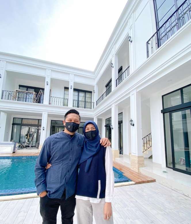 Wow! Tagihan Listrik Sebulan 5 Rumah Artis Ini Seharga Motor