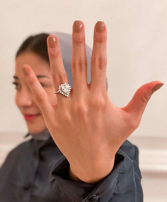 Sweet Banget, 5 Momen Mesra Nikita Willy Dilamar Indra Priawan