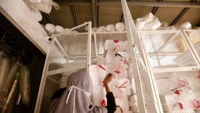 Potret Nasib Pedagang di Hari Kedua Larangan Kantong Plastik