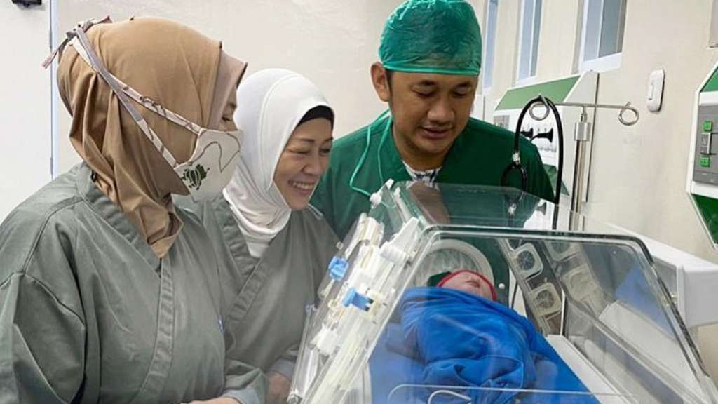 Momen Haru Detik-detik Zaskia Mecca Lahirkan Anak Kelima