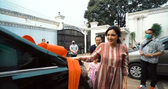 Potret Hadiah Mewah Anang untuk Ashanty, Harganya Miliaran loh