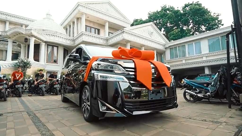Potret Hadiah Mewah Anang untuk Ashanty, Harganya Miliaran loh