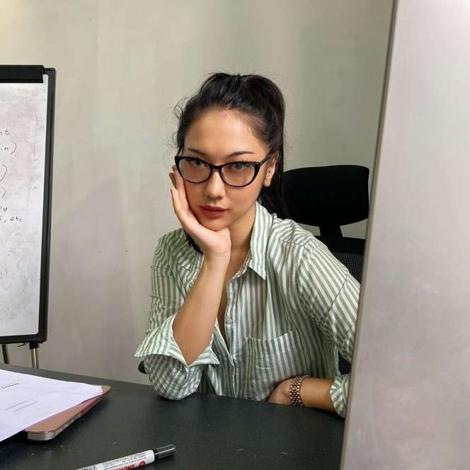 Potret Anindita Hidayat, Si Seksi yang Curi Hati Rizky Febian