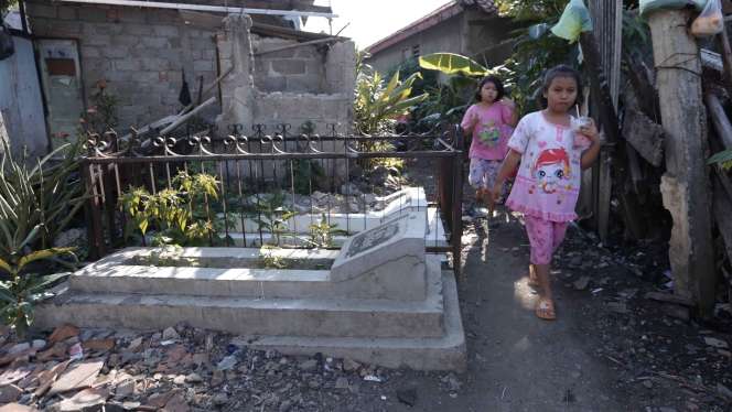 Misteri Kuburan Tua 'Jawara Betawi' di Tengah Jalan Pisangan