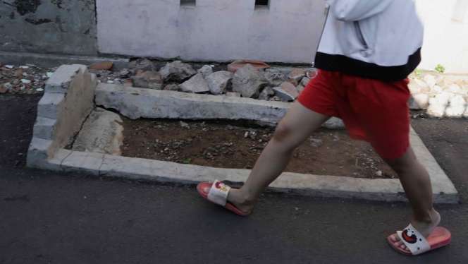Misteri Kuburan Tua 'Jawara Betawi' di Tengah Jalan Pisangan