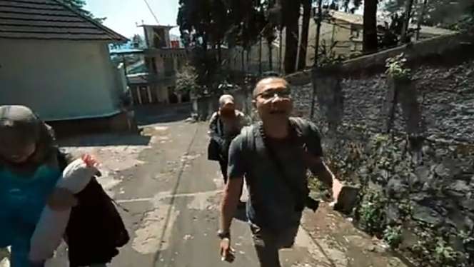Seru! Momen Gokil Keluarga Anang Hermansyah Liburan Naik Pikap