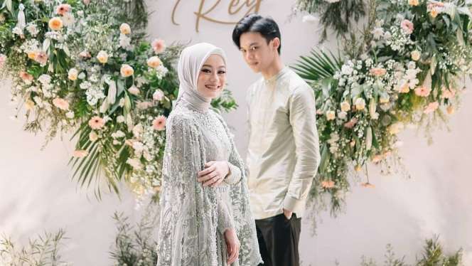Syahdu Banget! 5 Potret Pernikahan Dinda Hauw dan Rey Mbayang