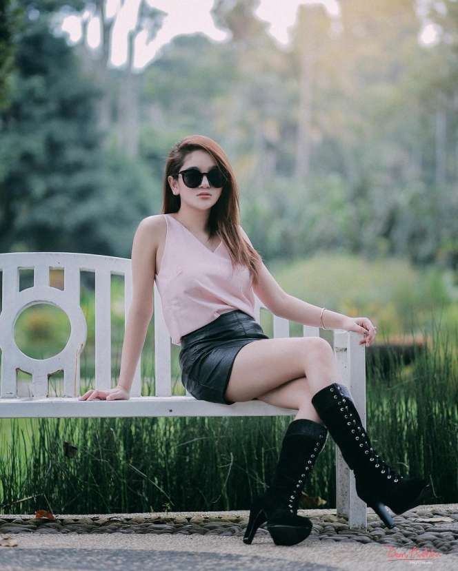 5 Potret Seksi Hana Hanifah yang Bakal Bikin Jomblo Nganga!