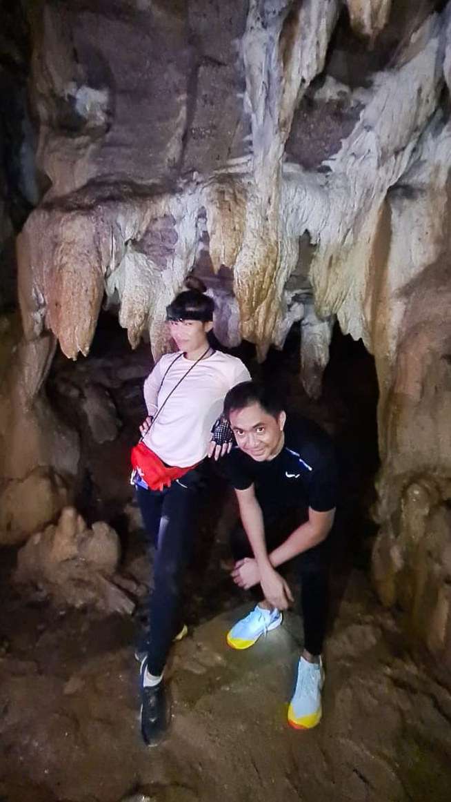 Potret Dian Sastro & Luna Maya Mandi di Sungai, Seru Banget!