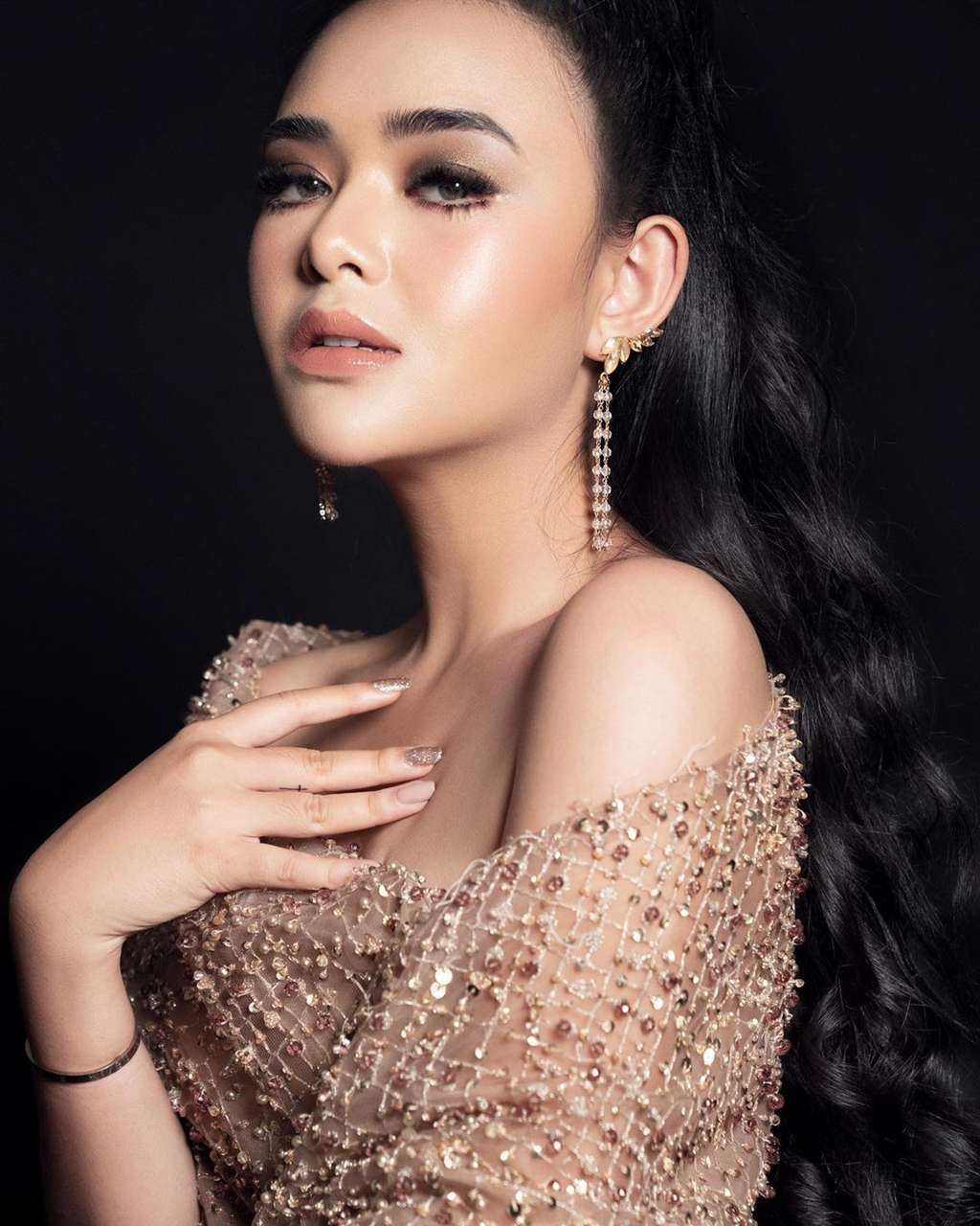 Mengintip Potret Seksi Amanda Manopo, Bikin Cowok Gemetaran!