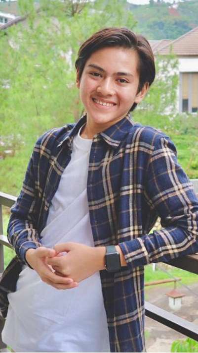 Potret dari Kecil Hingga Remaja Rey Bong, Ganteng Banget!