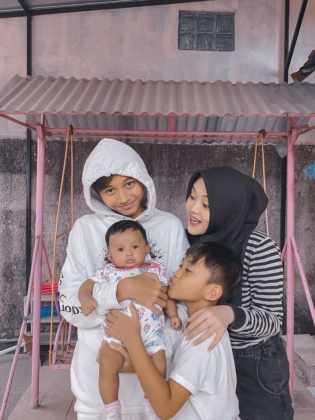 Potret Terbaru Bayi Mendiang Mantan Istri Sule, Ini Kabarnya