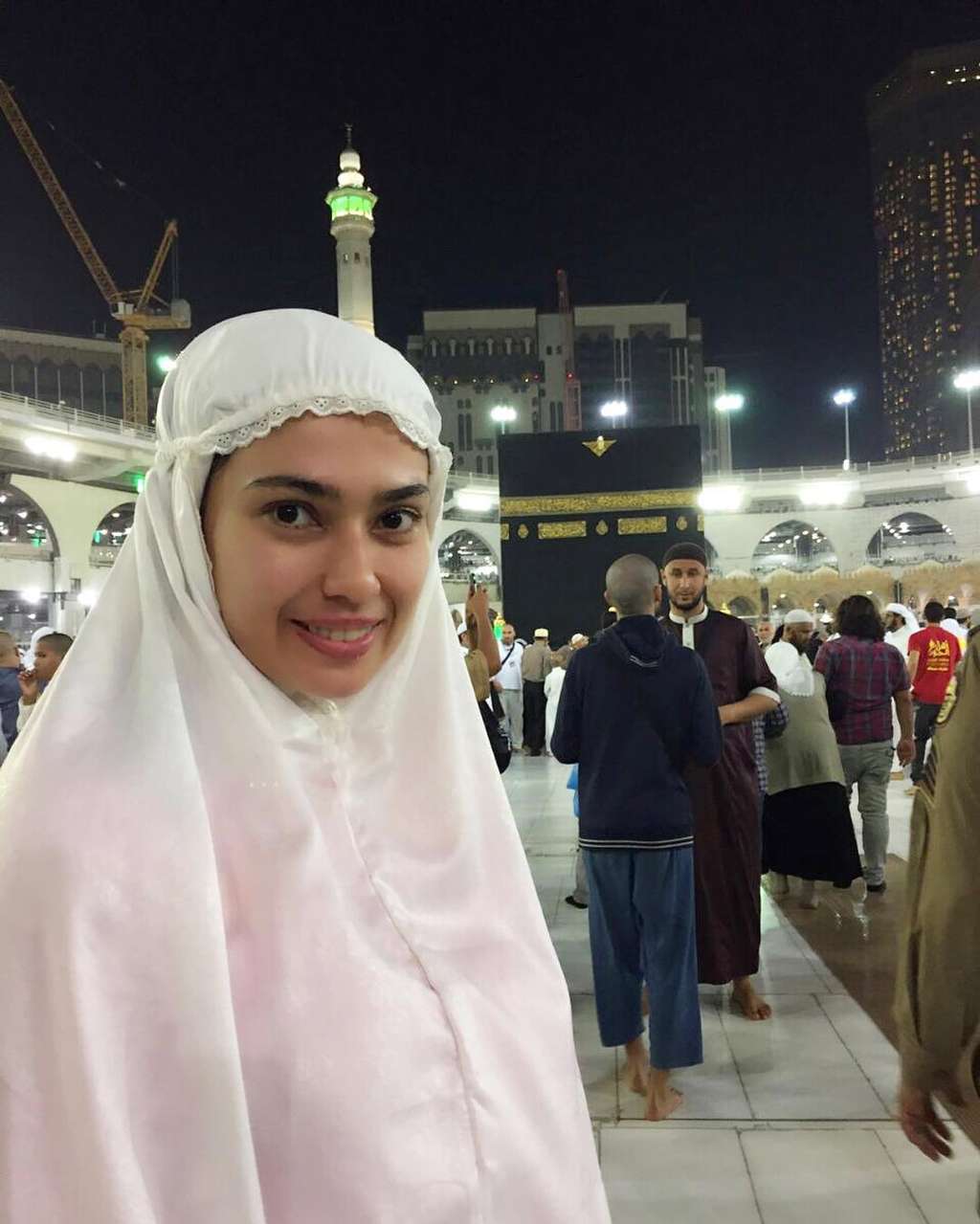 Jarang Terekspos, 6 Potret Catherine Wilson Tampil Berhijab