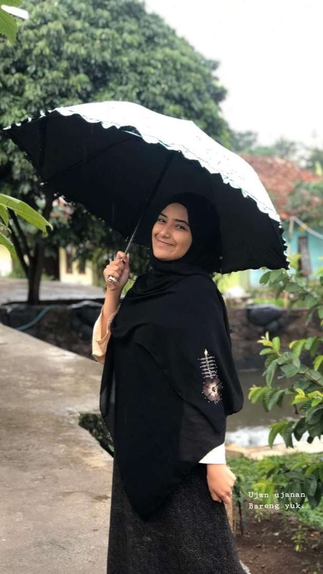Intip Potret Cantiknya Nadya Rahayu, Istri Rizky D’Academy