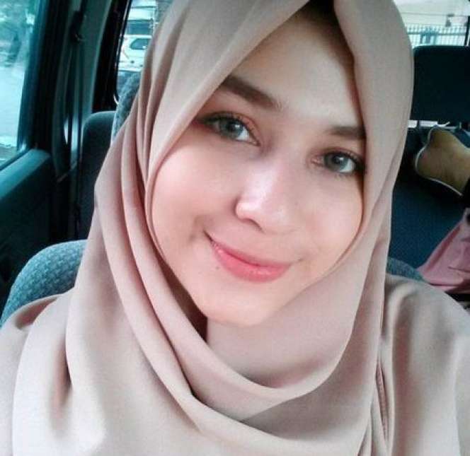 Potret Mona Rizqia Putri Pelawak Kadir, Cantiknya Kebangetan!