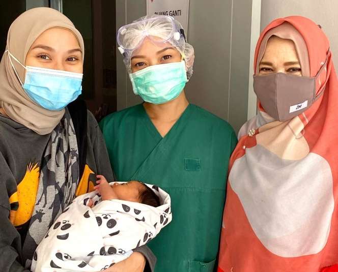 Usia Baru 15 Hari, Ini Momen Anak Kelima Zaskia Mecca Disunat