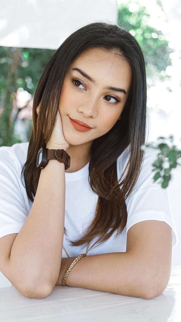 5 Seleb yang Punya Kebiasaan Unik, Adakah Idola Kamu?