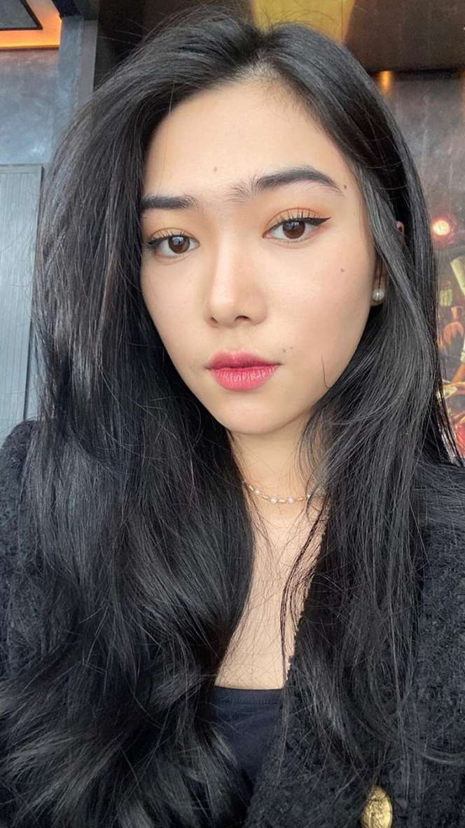 5 Seleb yang Punya Kebiasaan Unik, Adakah Idola Kamu?