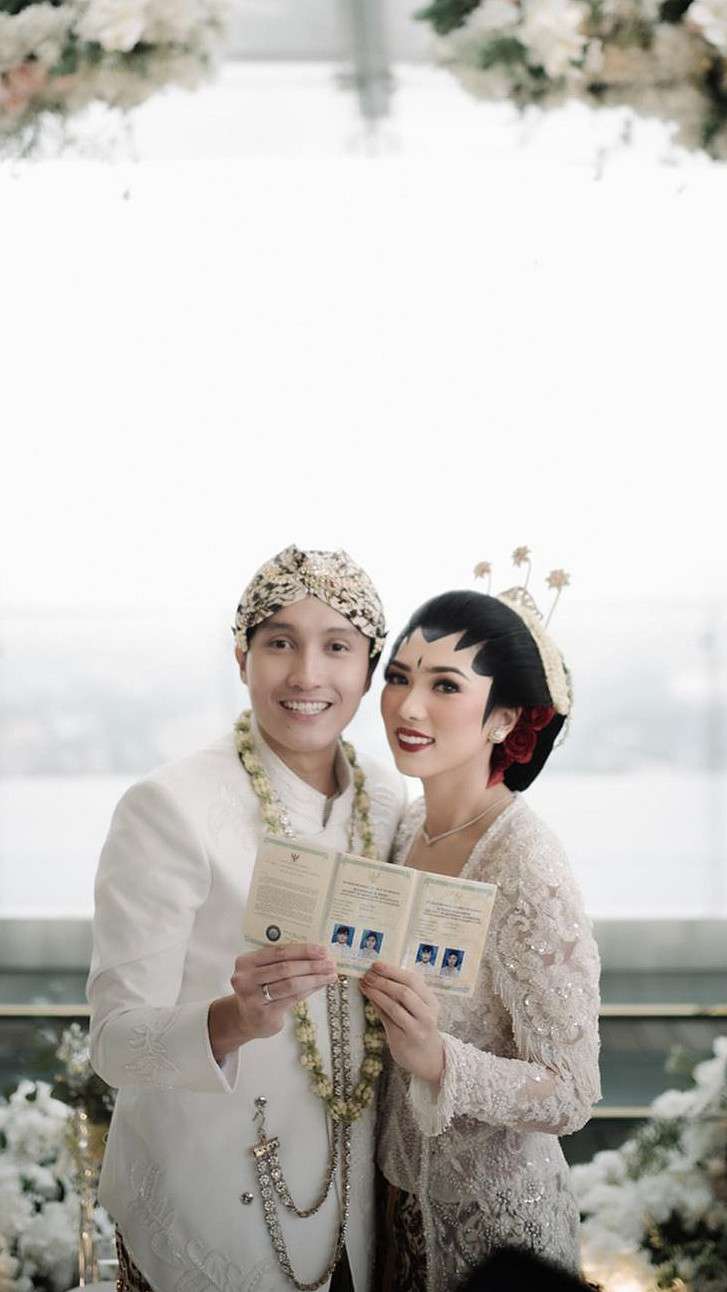 Beruntung Banget, 5 Seleb Cantik Ini Jatuh Kepelukan Dokter