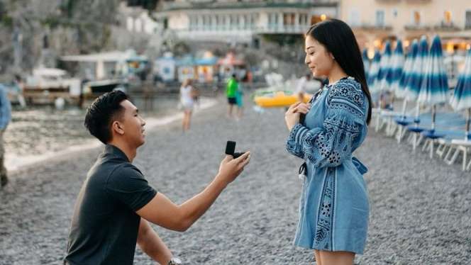 Menuju Halal! Intip Manisnya Foto Prewedding Nikita Willy