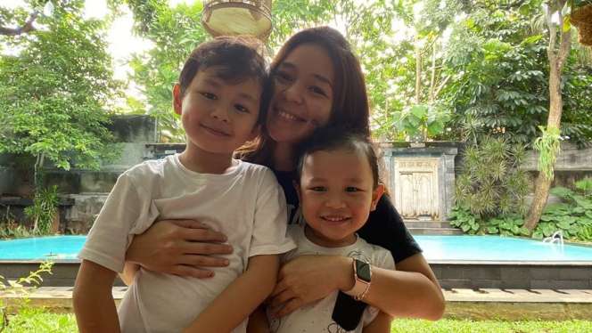 Mengintip Foto Cantiknya Amanda Annete, Putri Angkat Anjasmara