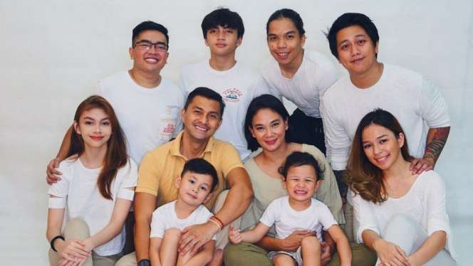 Mengintip Foto Cantiknya Amanda Annete, Putri Angkat Anjasmara