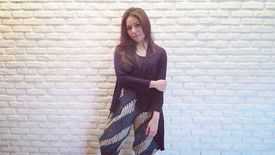 Mengintip Foto Cantiknya Amanda Annete, Putri Angkat Anjasmara