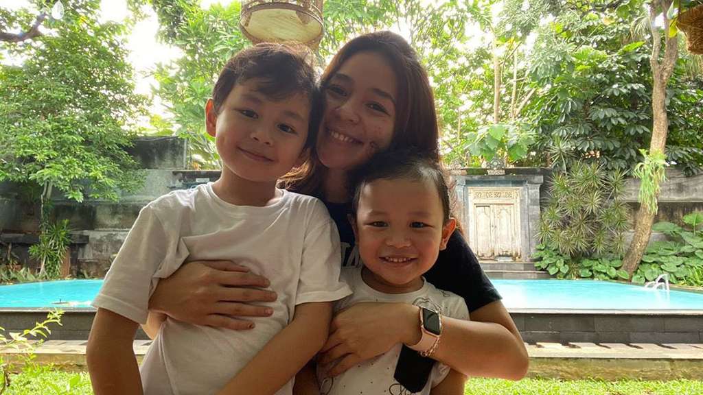 Mengintip Foto Cantiknya Amanda Annete, Putri Angkat Anjasmara