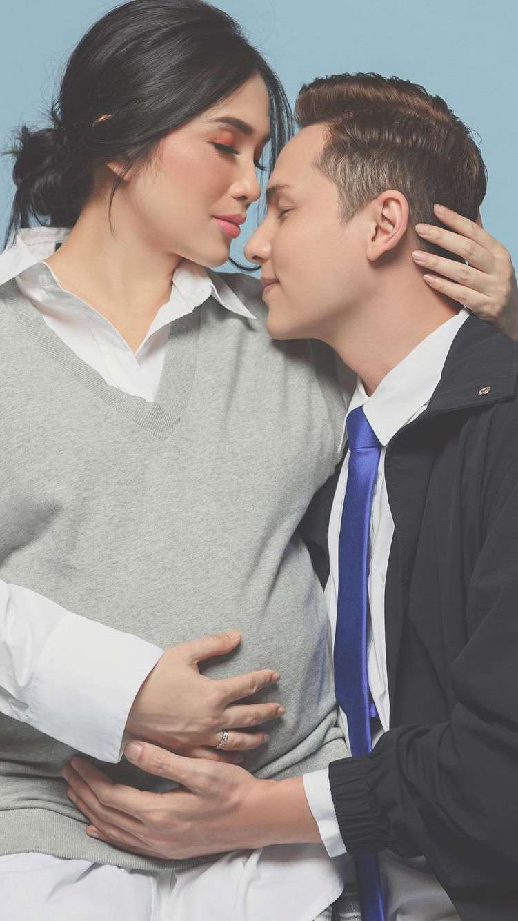 Bak Pasangan Drakor, Intip Gaya Foto Maternity Ussy-Andhika