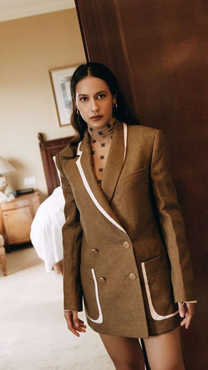 Contek 5 Gaya Menawan ala Pevita Pearce, Memukau Banget!