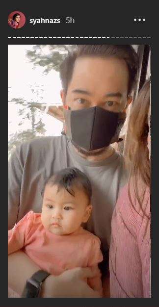 Gemas Abis! Begini Momen Syahnaz Ajak Anak Kembar Jalan-jalan