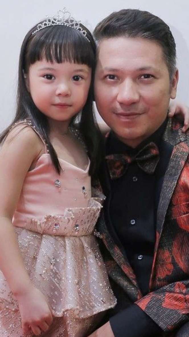 Single Father, 5 Seleb Cowok Ini Tetap Bahagia Bersama Anak