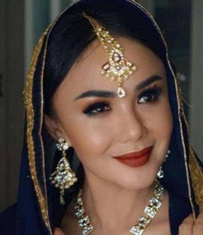 Gaya Seleb Cantik Indonesia Tampil Ala Bollywood, Cantik!