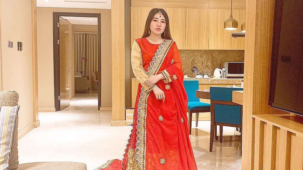 Gaya Seleb Cantik Indonesia Tampil Ala Bollywood, Cantik!