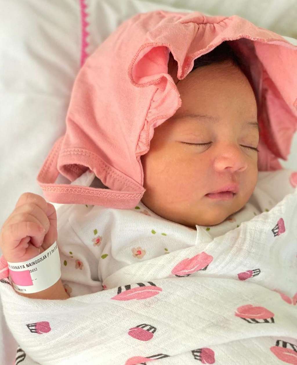 Potret Menggemaskan Anak Pertama Rianti Cartwright