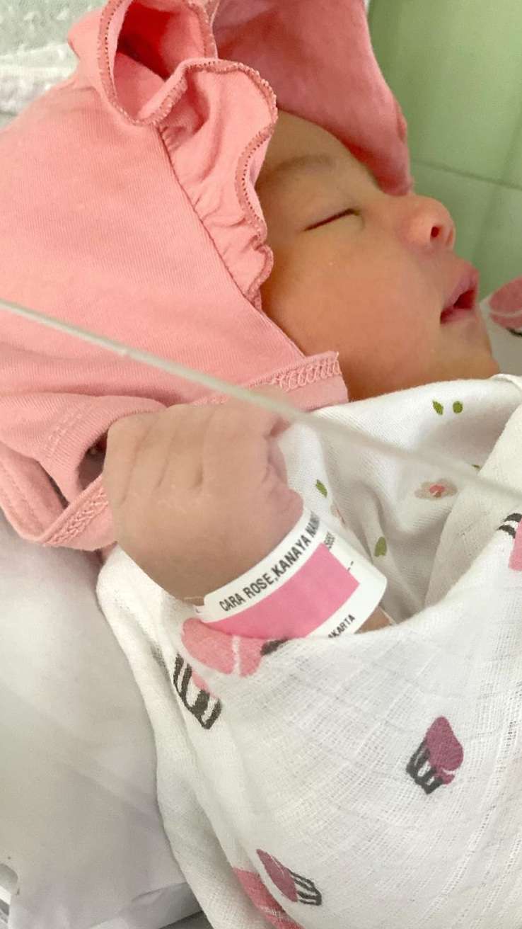 Potret Menggemaskan Anak Pertama Rianti Cartwright