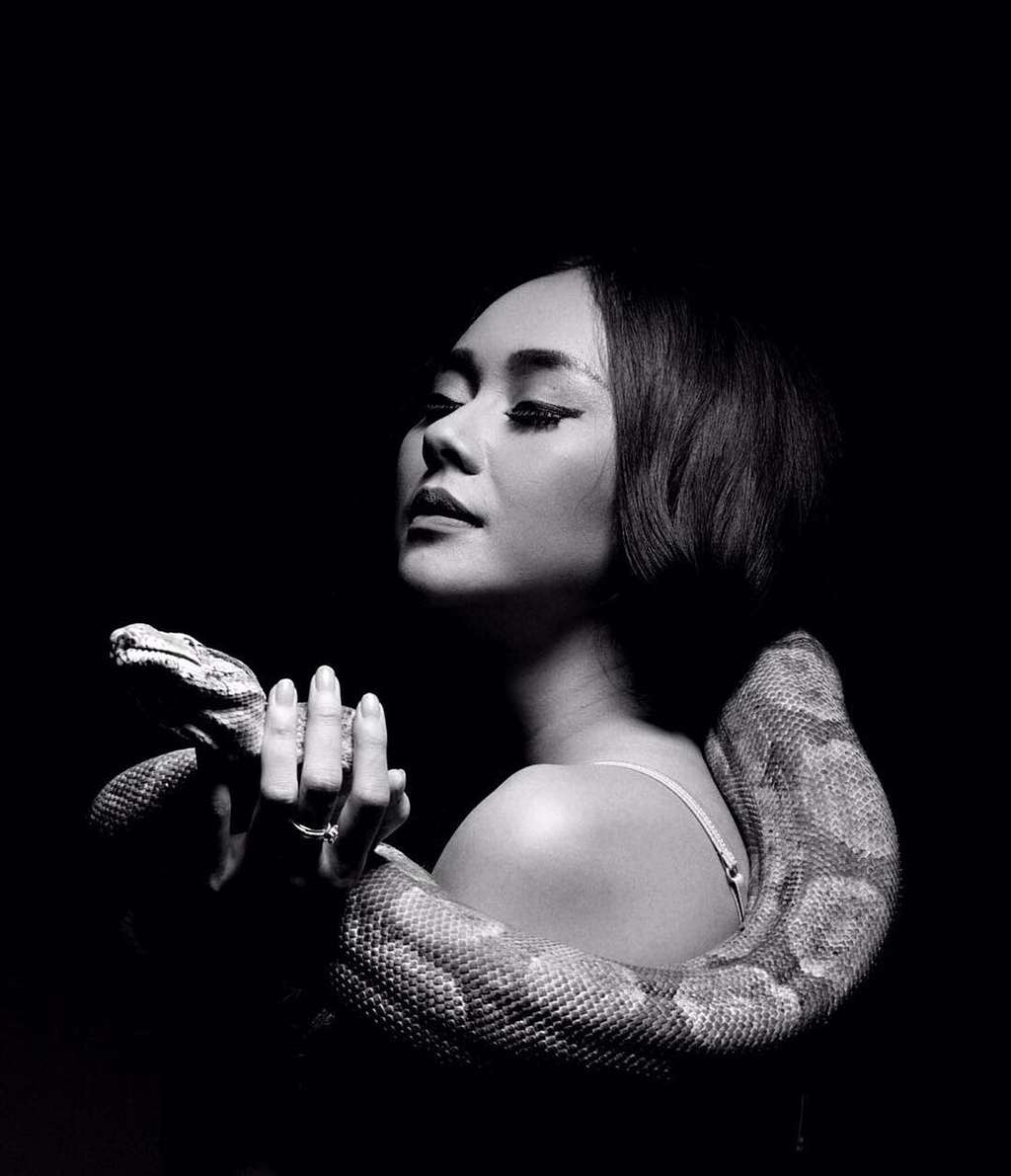 Hii...Intip Potret Aura Kasih Berkalung Ular, Jadi Sorotan!