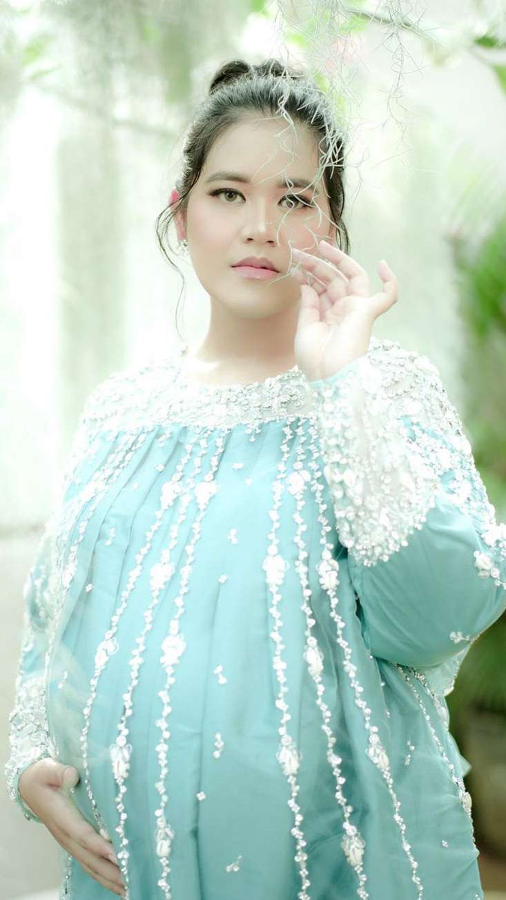 5 Potret Maternity Kehamilan Kedua Kahiyang Ayu, Cantik!