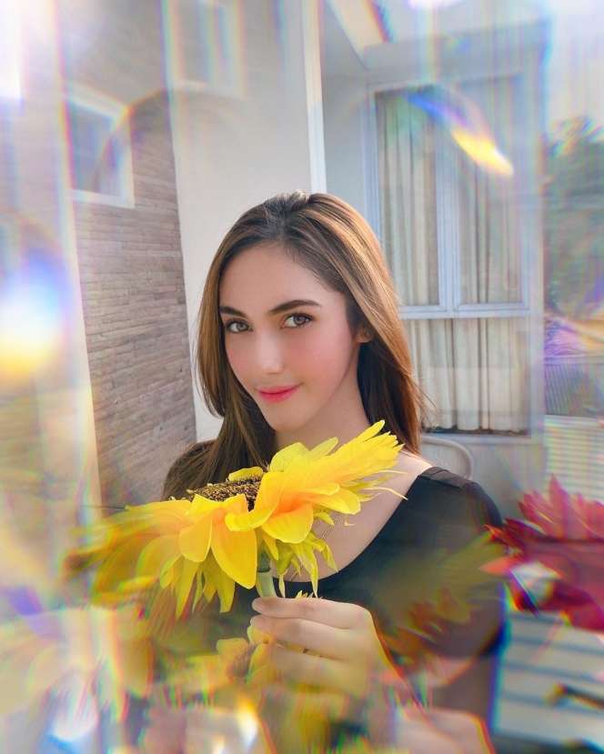Potret Mantan Kekasih Rizky Billar, Cantiknya Masya Allah!