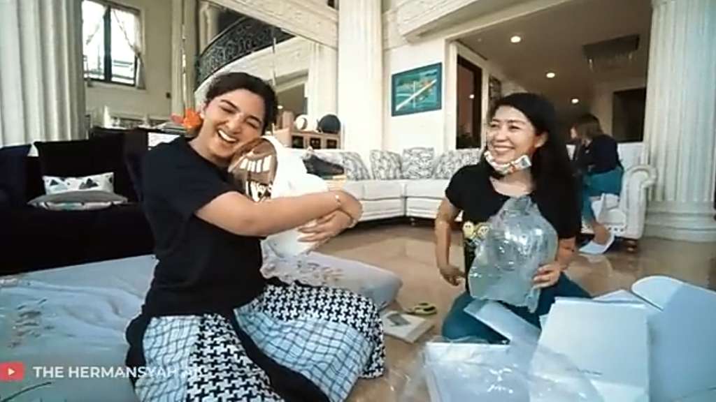 Bikin Iri! Momen Bahagia Ashanty Dapat Masker Lee Min Ho