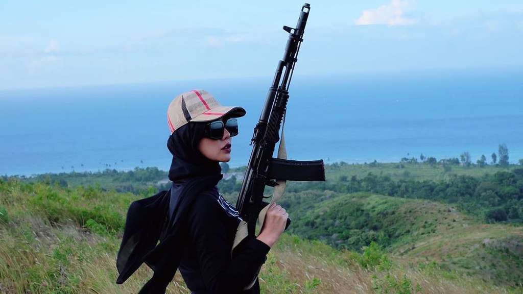 Intip Gaya 5 Seleb Cantik saat Latihan Menembak, Gahar Banget!