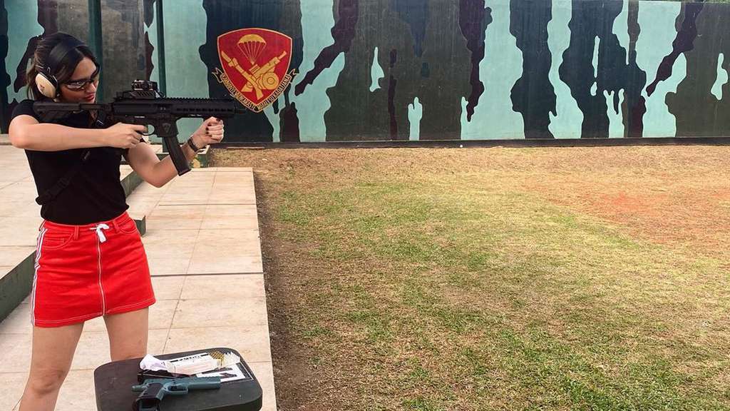 Intip Gaya 5 Seleb Cantik saat Latihan Menembak, Gahar Banget!
