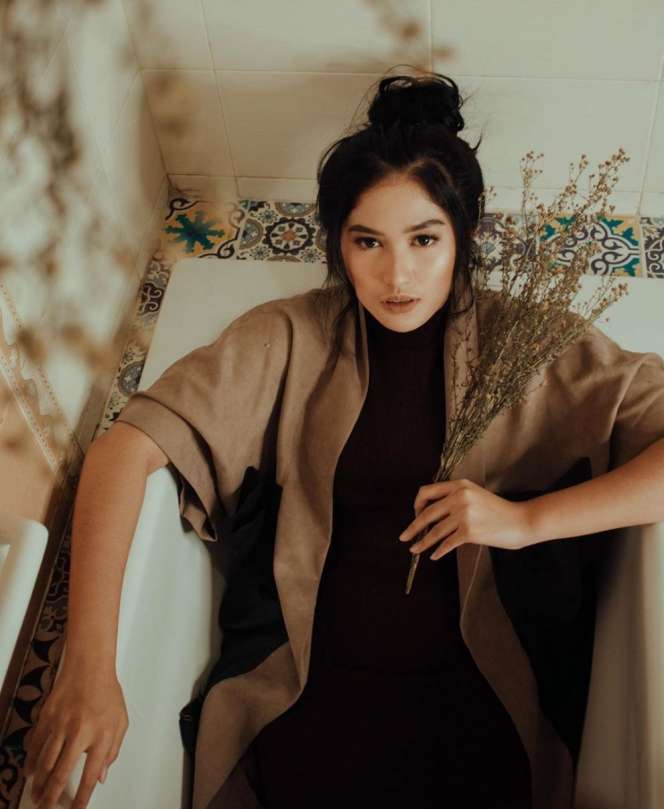Mengintip Deretan Pose Manja 5 Seleb Cantik dalam Bathtub